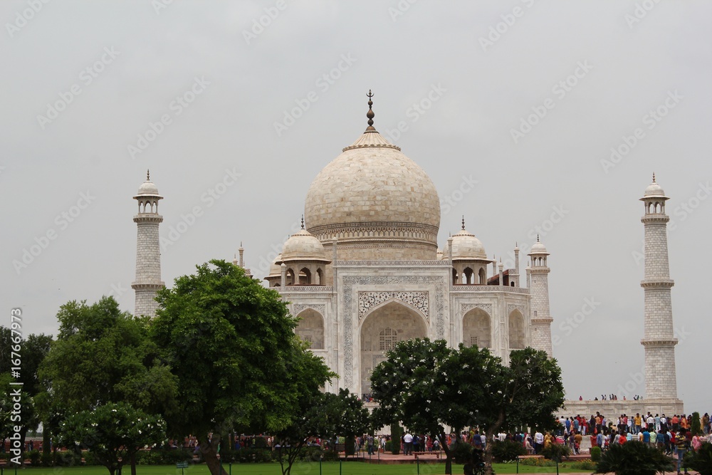 Taj mahal in clear blue sky