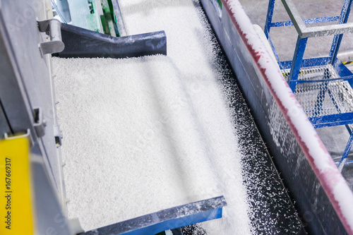 Conveyor with white granules chemical industry