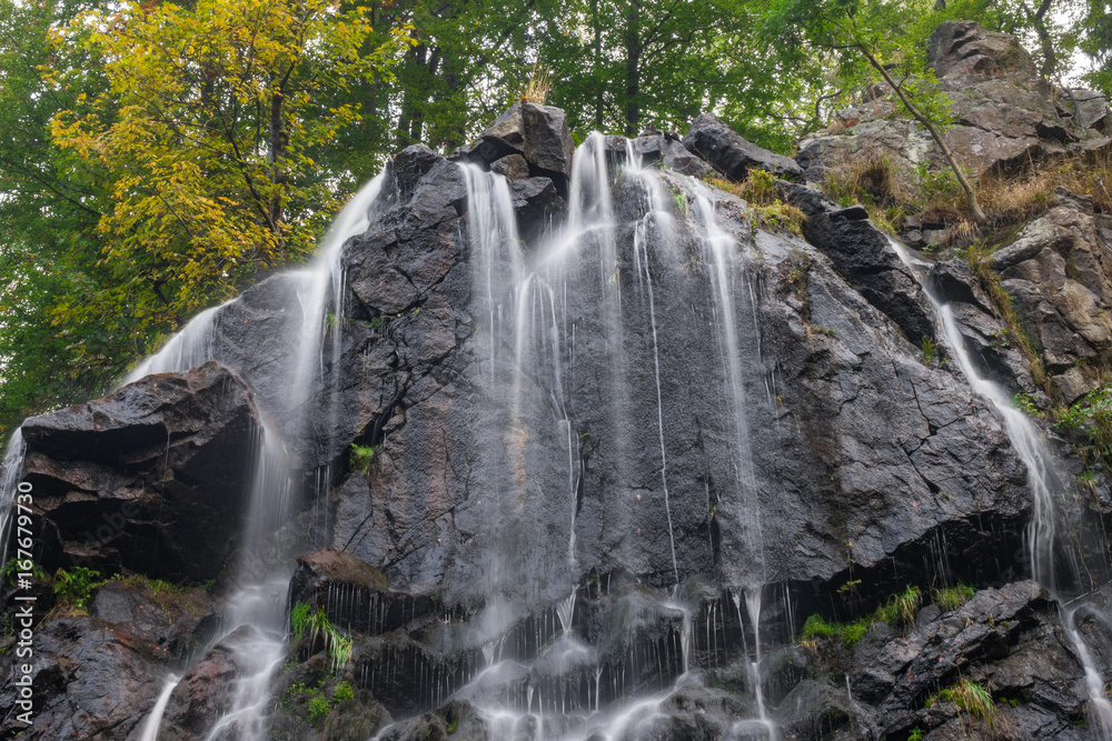 Obraz premium The waterfall on mountains in Harz, Germany.
