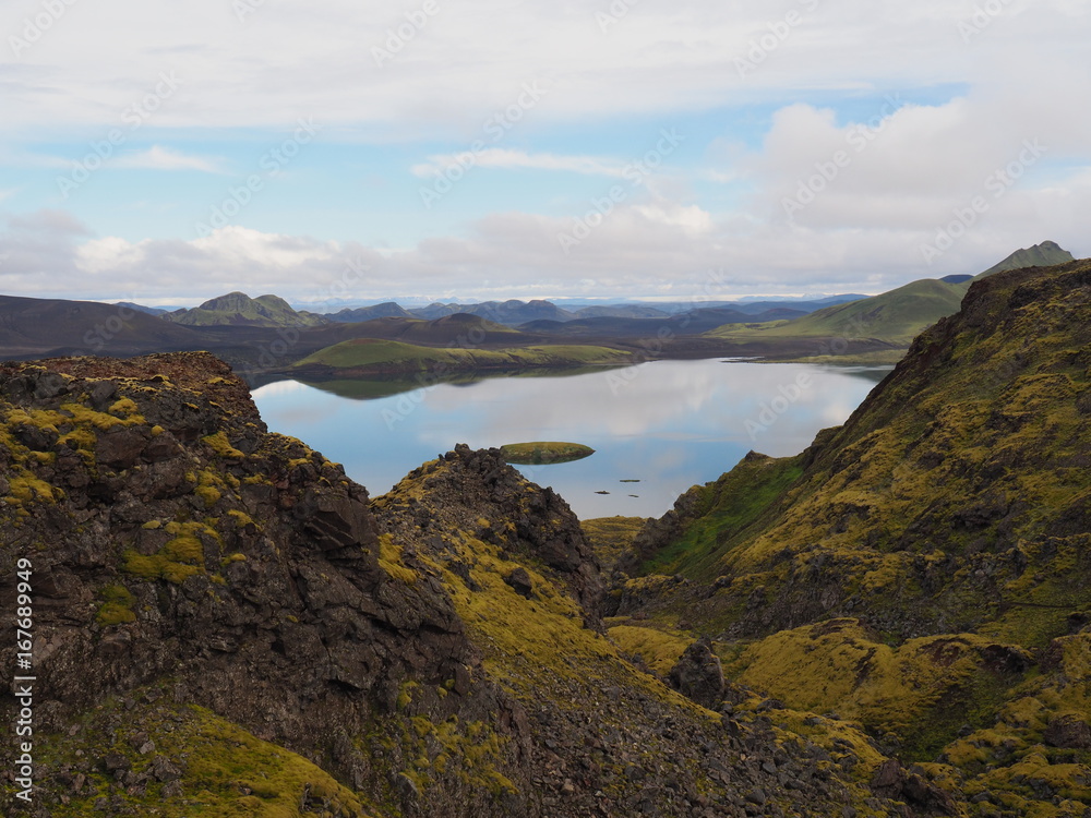 Lac au creux de la montagne (Islande, Landmannalaugar)