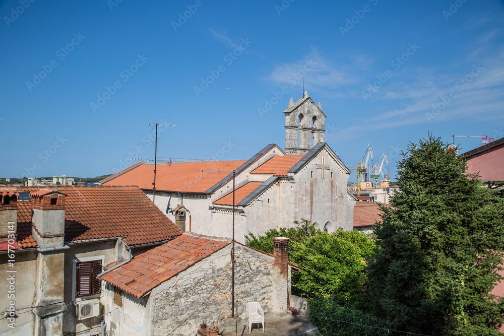 Altstadt und Sehenswürdigkeiten von Pula, Istrien, Kroatien