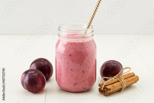 Cinnamon plum smoothie