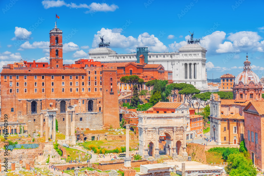 View of the Roman Forum from the Hill of Palatino.The Triumphal Arch of Septimius Severus, Tabularium,Institute for the History of the Italian Risorgimento.