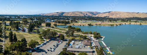 Картината върху платно Lake Elizabeth in a sunny Sunday afternoon, Fremont, CA