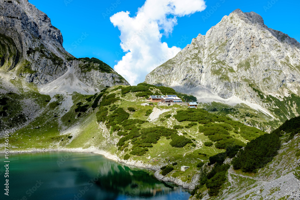 Blick zur Coburger Hütte