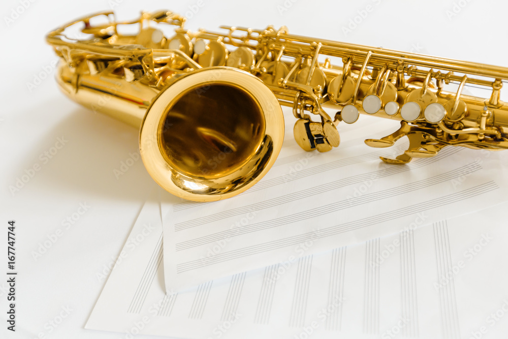 Naklejka premium Saxophone keys closeup