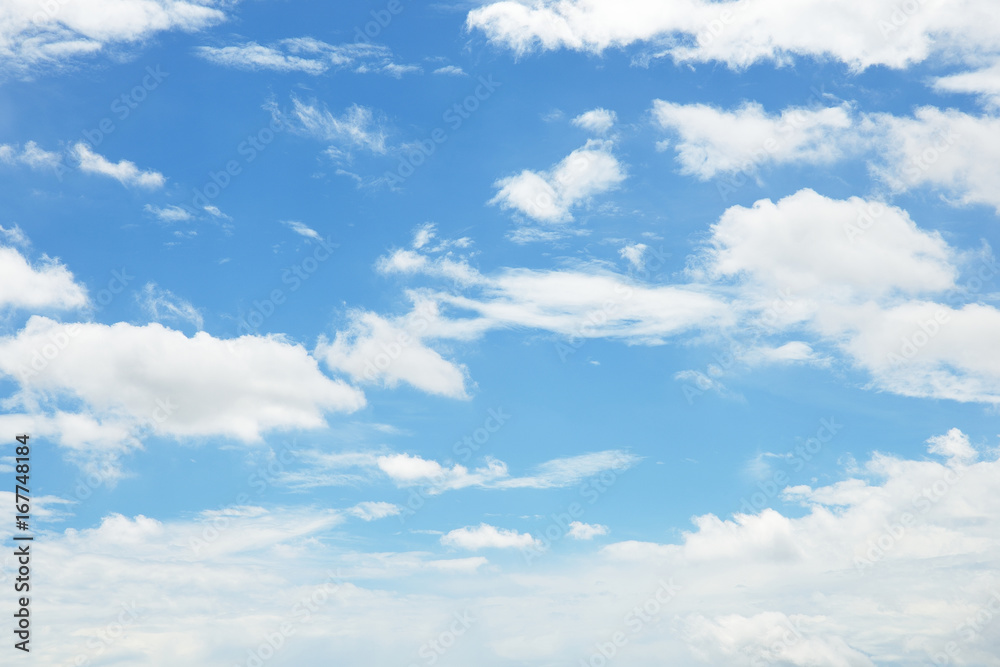 Naklejka premium 雲の晴れ間