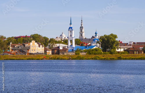 Река Кинешемка и исторический центр Кинешмы. Ивановская область