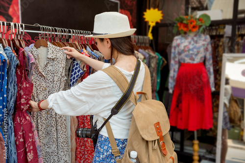 Canvas Print woman shopping in the Thailand vacation