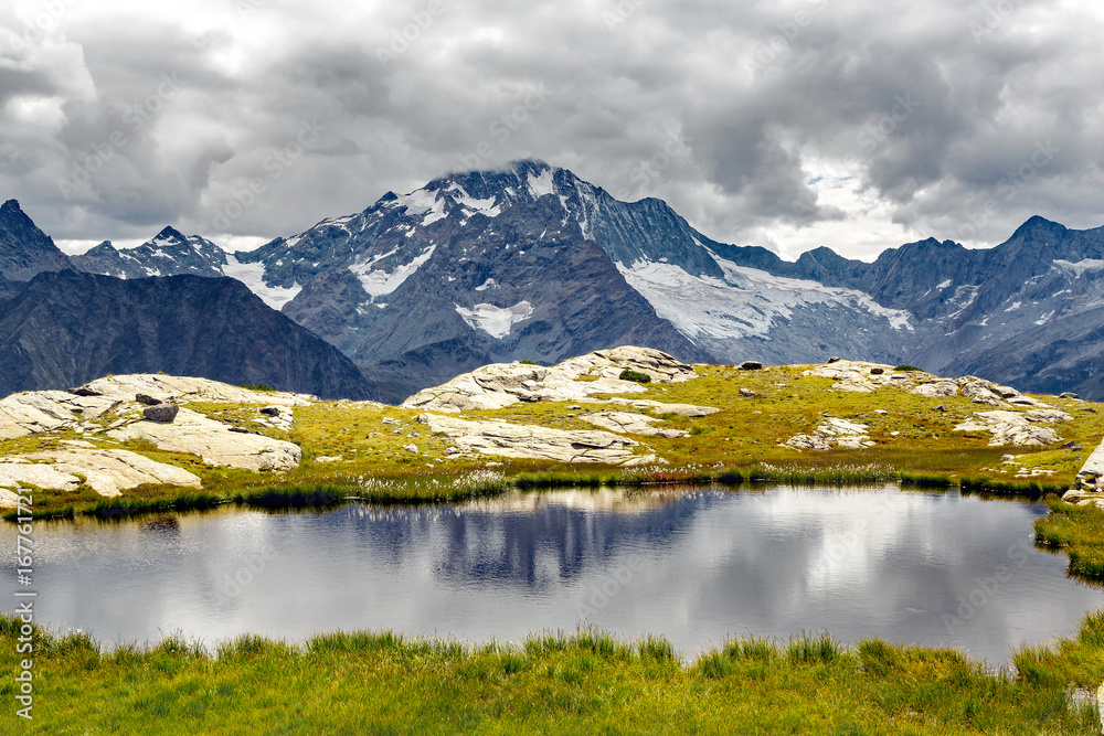 Valmalenco (IT) - Valtellina - Alpe Fora - laghetto con vista sul Gruppo del Disgrazia