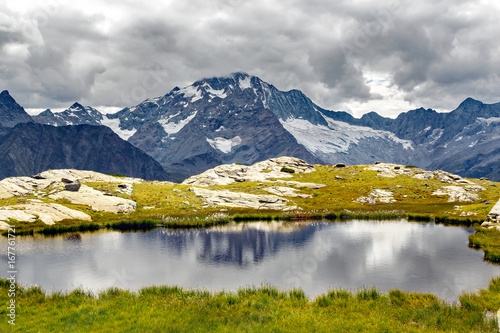 Valmalenco (IT) - Valtellina - Alpe Fora - laghetto con vista sul Gruppo del Disgrazia