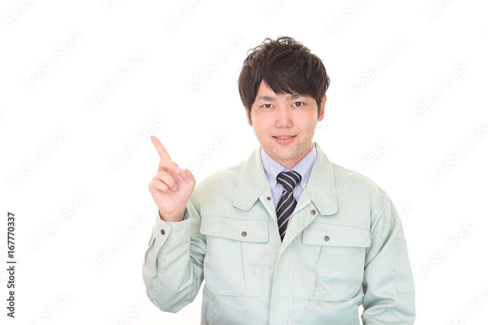 指示する笑顔の労働者