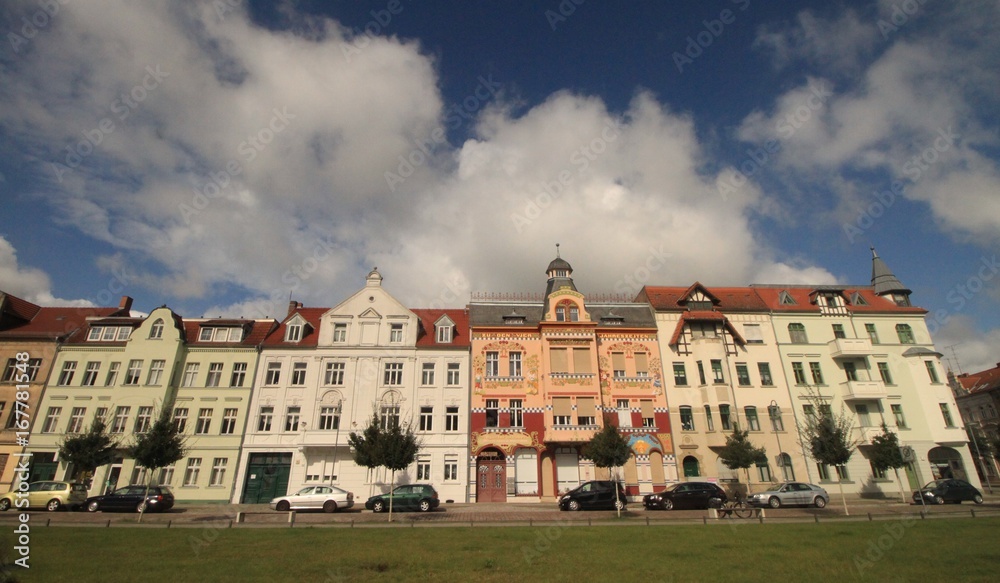 Häuserzeile am Schillerplatz in Wittenberge