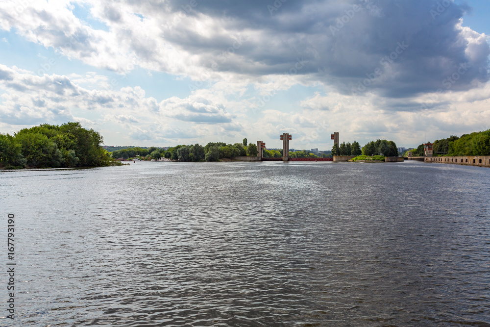 Gateway on the river to adjust the water level in the riverbed
