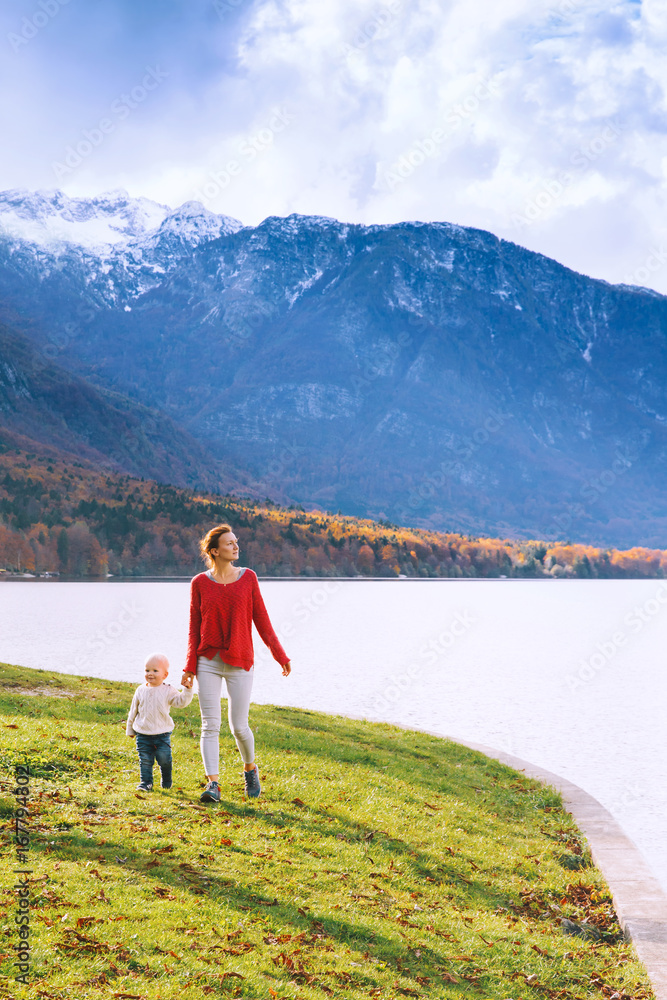 Naklejka premium Family on the Lake Bohinj, Slovenia, Europe