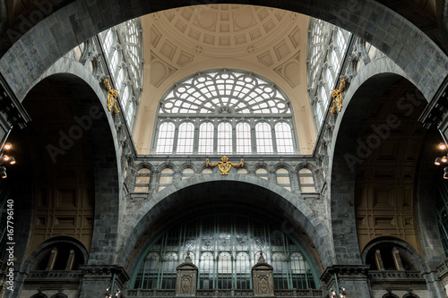 Arcs in train station