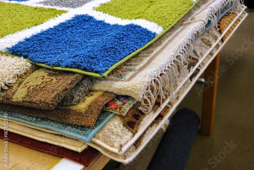 фотографія Typical surplus home decor rugs