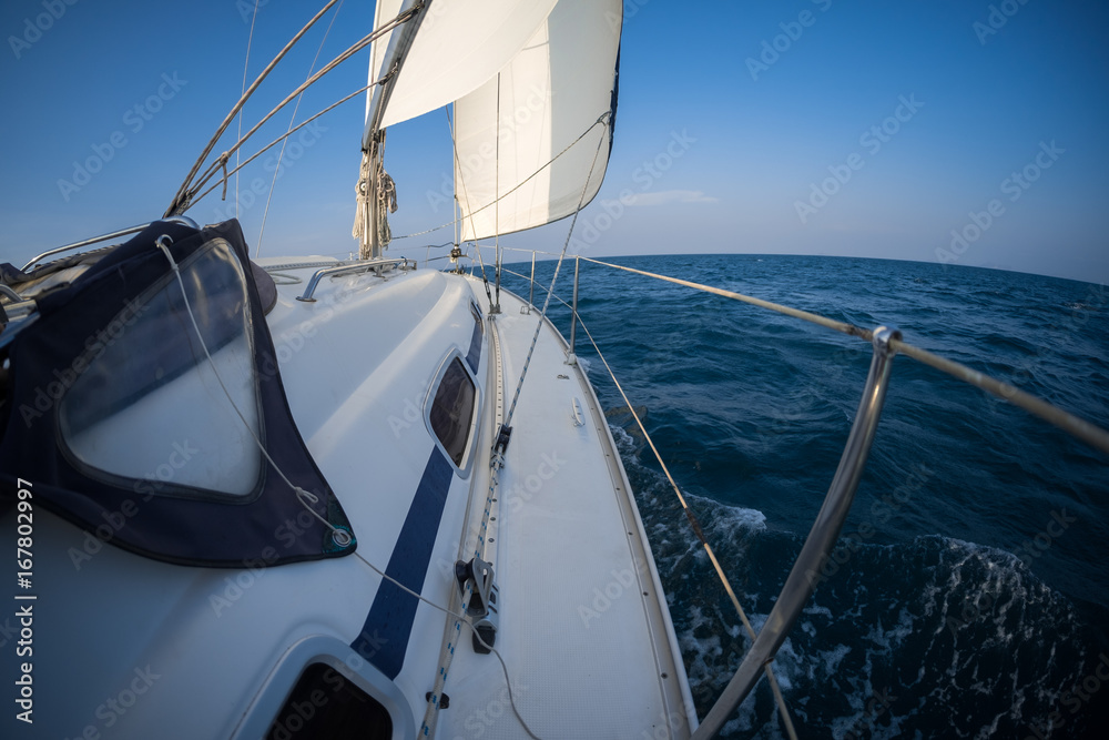 Fototapeta premium Yacht sailing in the tropical sea