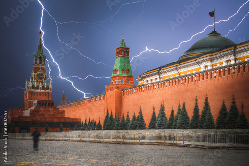 Canvastavla Kremlin. Powerful lightning strike.