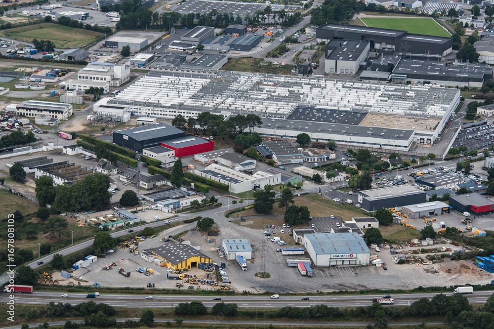 Vue aérienne d'une zone industrielle à Vannes en France Vue aérienne d'une zone industrielle à Vannes en France