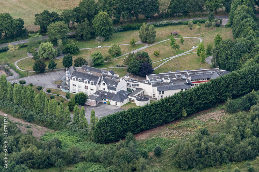 Vue aérienne d'une résidence près de Vannes dans le Morbihan en France