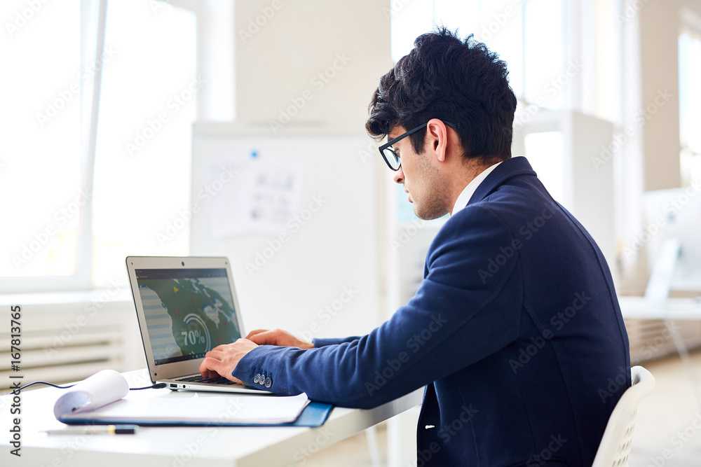 Stock trader searching online data for new financial project Stock trader searching online data for new financial project