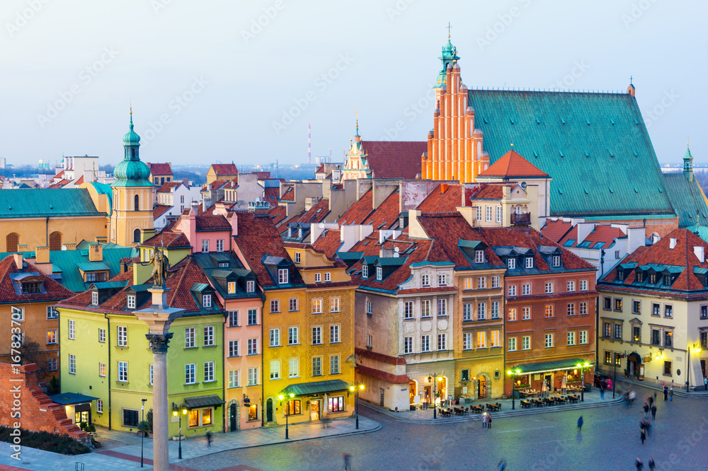 Obraz premium widok na Stare Miasto w Warszawie o zmierzchu, Polska