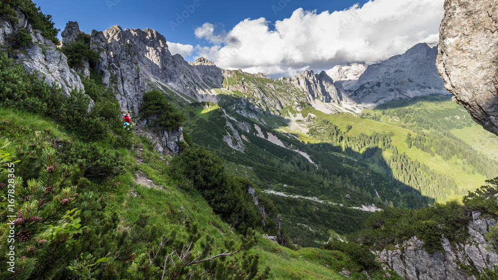 Kletterer im Klettergarten Filzmoos