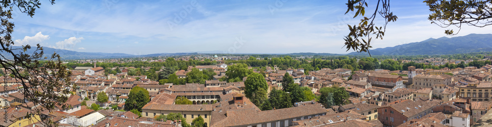 Toskana 90° Panorama von Lucca, gesehen vom Torre Guinigi
