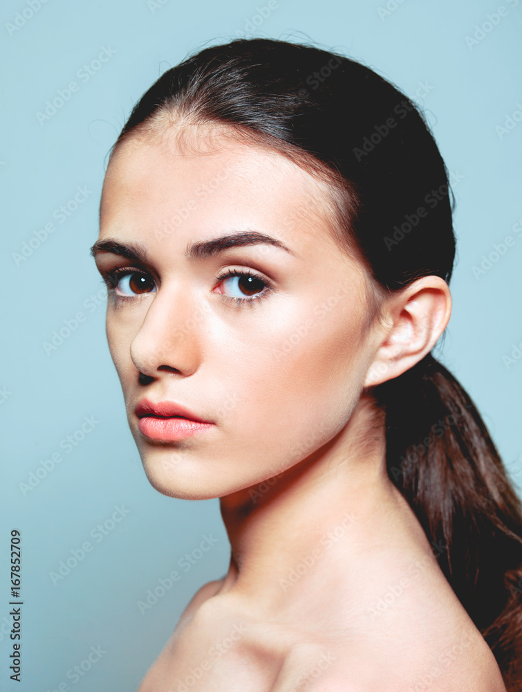 Naklejka premium Beautiful face of young woman