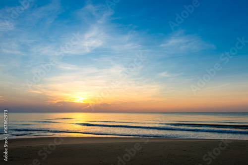 Fototapeta Naklejka Na Ścianę i Meble -  Sunrise on the sea beach