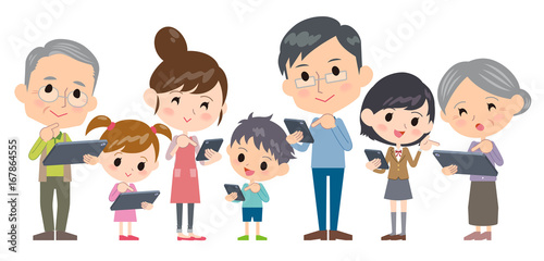 family three generations internet communication smartphone tablet wide／同じシリーズはtoyotoyoポートフォリオ内から「親しみ　デフォルメ」と検索してください