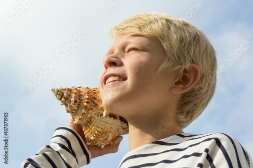 Child listen to seashell