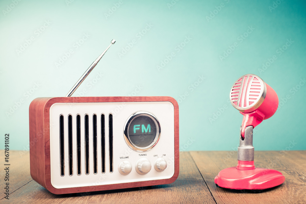 Retro radio, old microphone from 60s front mint green background. Vintage  style filtered photo foto de Stock | Adobe Stock