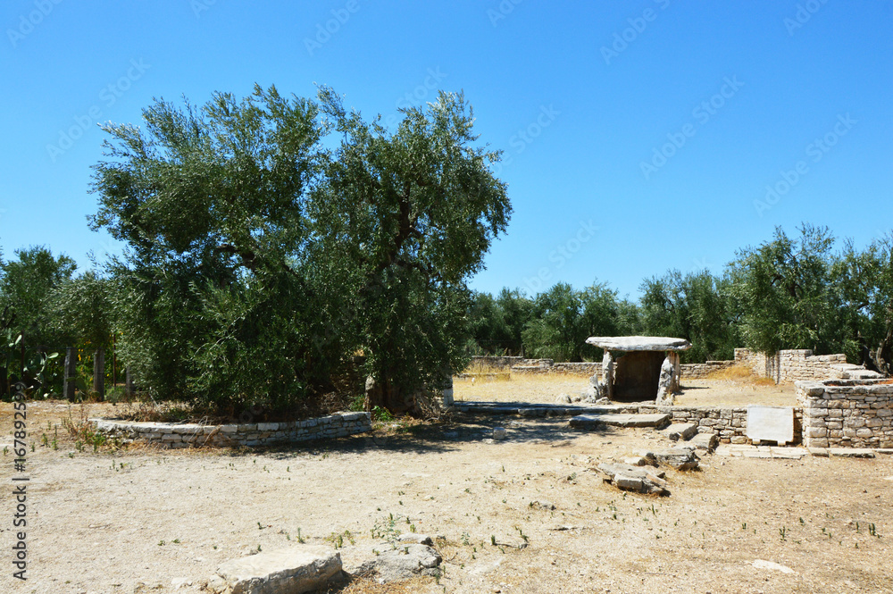 Dolmen della Chianca in Bisceglie town, Apulia, Italy Dolmen della Chianca in Bisceglie town, Apulia, Italy
