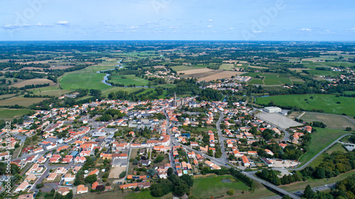 Photographie aérienne du village de Port Saint Père