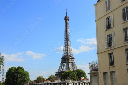 Au détour d'une rue la Tour Eiffel