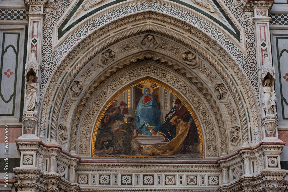 Fototapeta premium Details of the exterior of the Cattedrale di Santa Maria del Fiore ( 