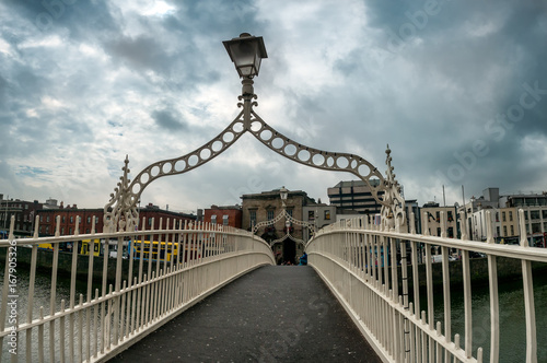 Fotografie, Obraz Halfpenny bridge over river Liffey in Dublin