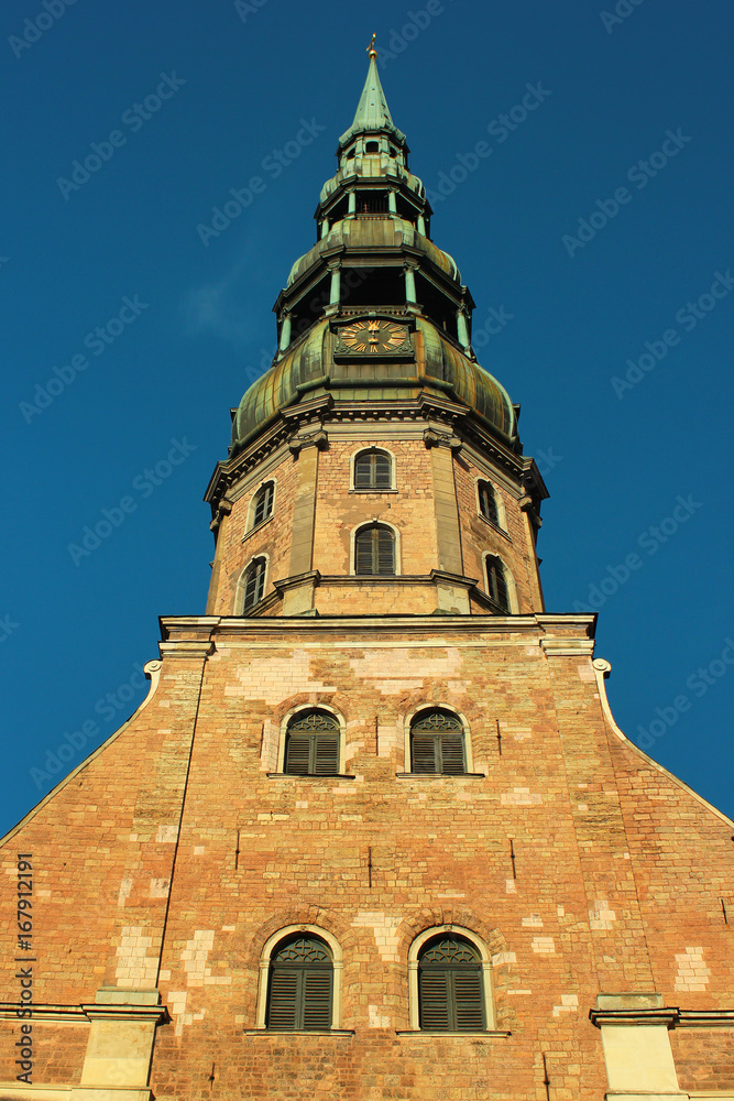 Obraz premium St. Peter's church in Riga Old Town, UNESCO World Heritage Site in Latvia. Originally built in 13th century, for a long time it was the tallest building in town.