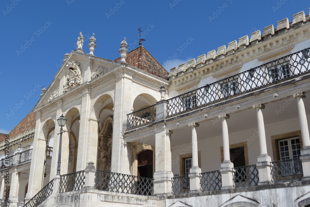 Portugal -  Coimbra - Université - Batiment principal avec la Galerie des colonnes et salon jaune