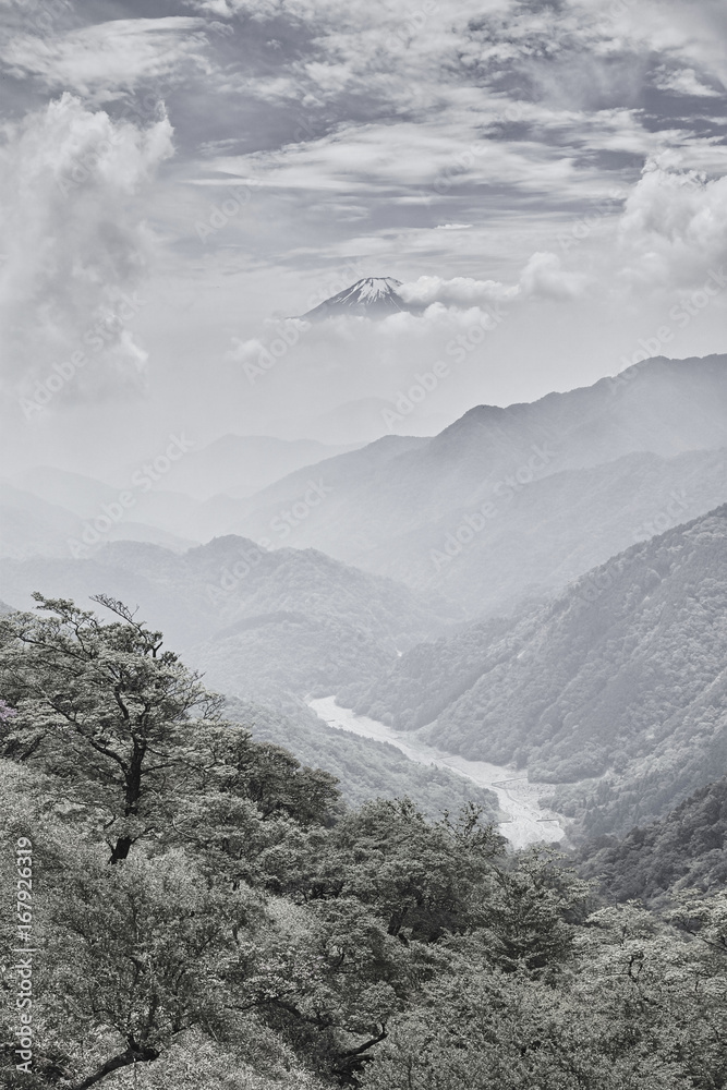 雲間に覗いた絶景 雲間に覗いた絶景