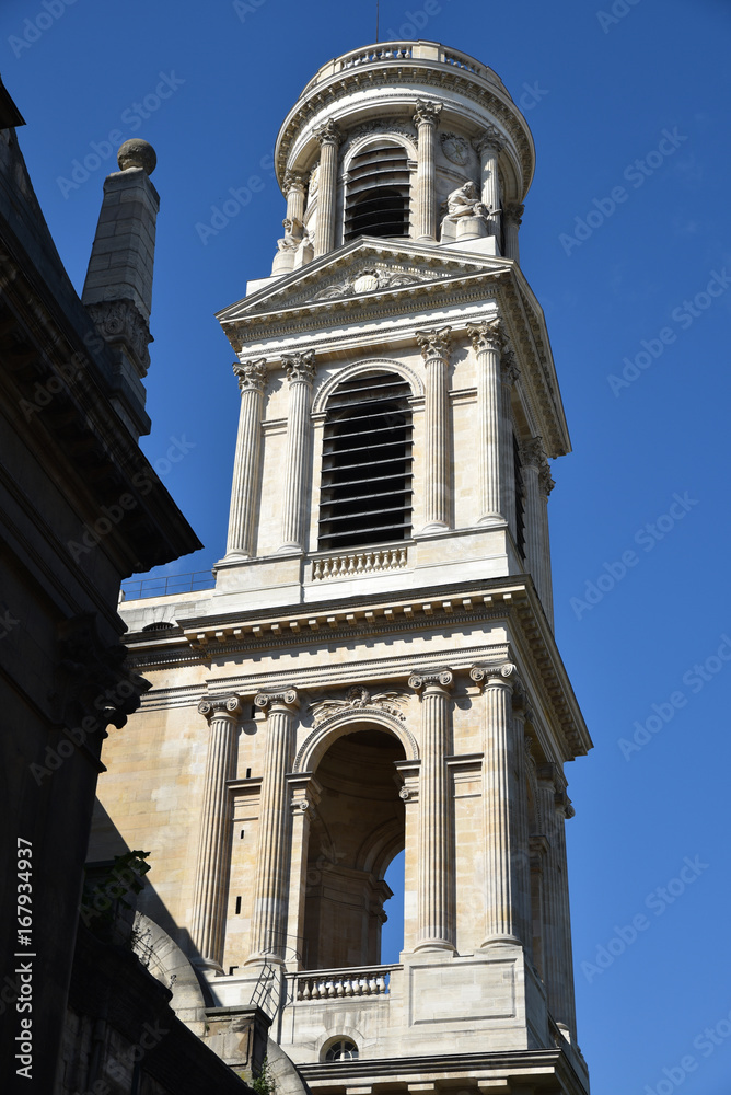 Fototapeta premium Tour de l'église Saint-Sulpice à Paris, France