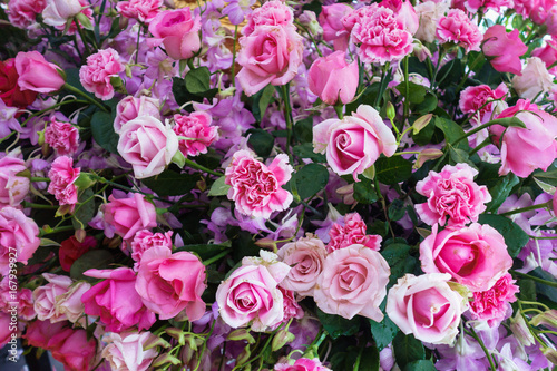 ピンクのバラ、カーネーション、花、花束 © sky studio