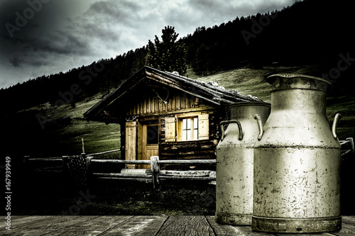 Milchkannen auf der Alm