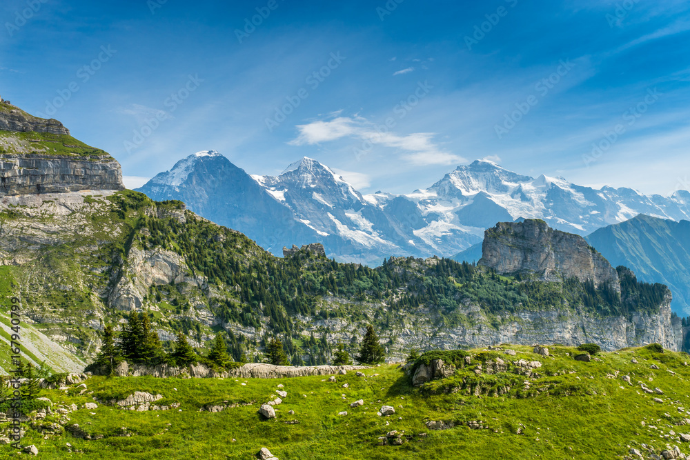 Panorama-Aussicht auf dem Weg zur Schynige Platte mit Eiger, Mönch und Jungfrau