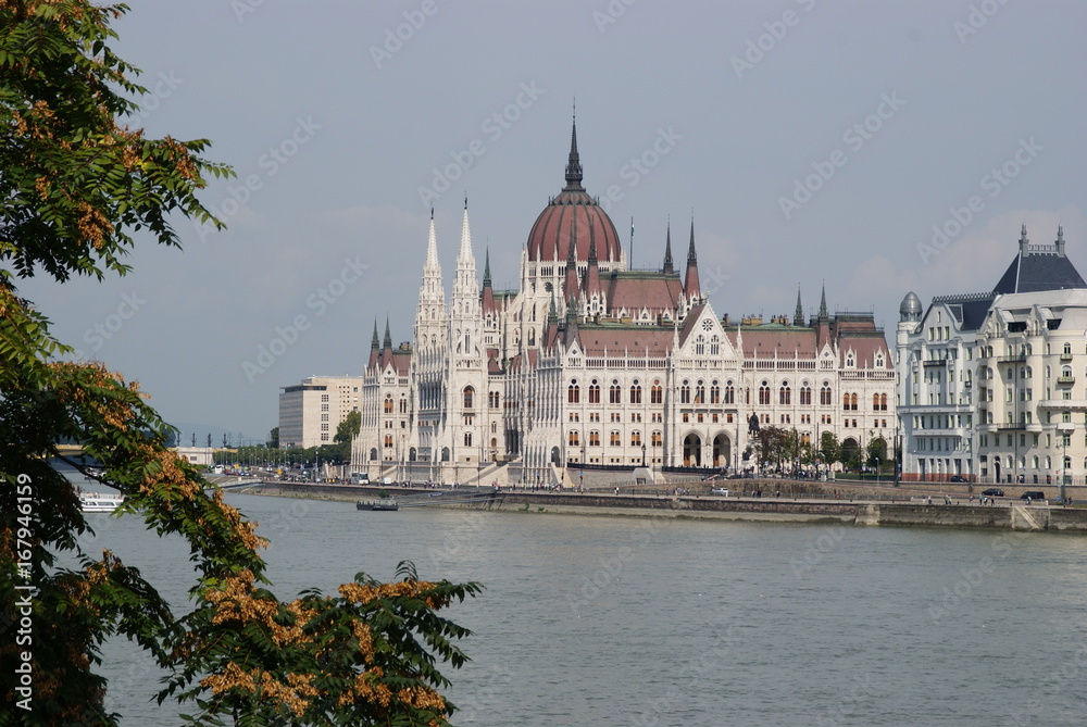 Budapest, le Parlement avec le Danube