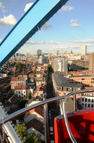 Vues de Bruxelles-Ville depuis la grande-roue de la Foire du Midi (Belgique) photo