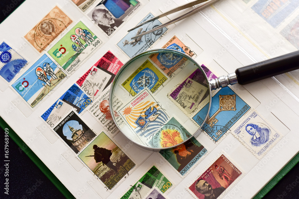 Raccolta di francobolli postali Stock Photo | Adobe Stock