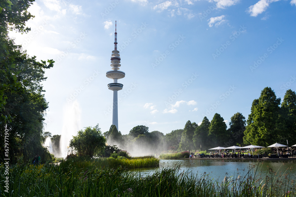 Naklejka premium Tour Heinrich-Hertz et parc Planten und Blomen, Hambourg